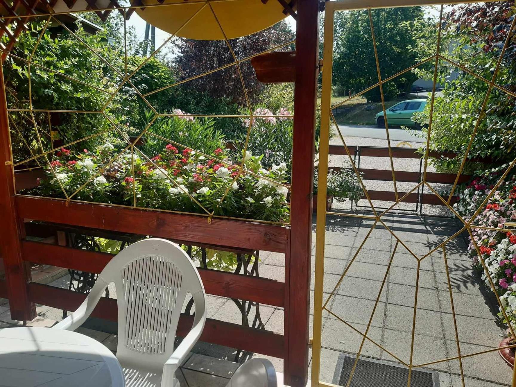 Gyoengyvirag Apartment Romhány エクステリア 写真